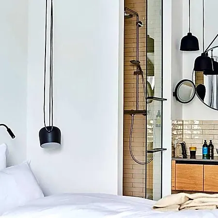 New Wave Hotel
