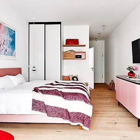 New Wave Hotel