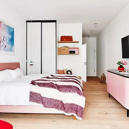 New Wave Hotel